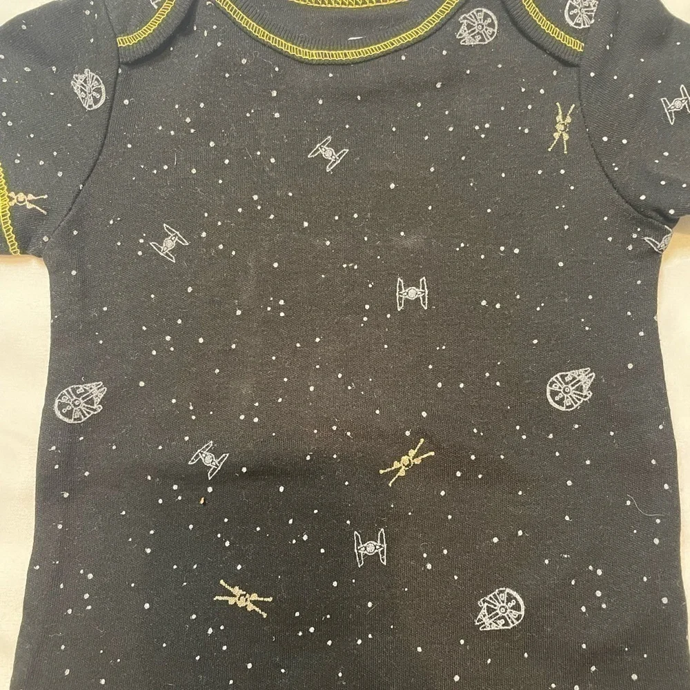🐶🐶🐶NWT Star Wars size 0-3 months black onesie🐶🐶🐶